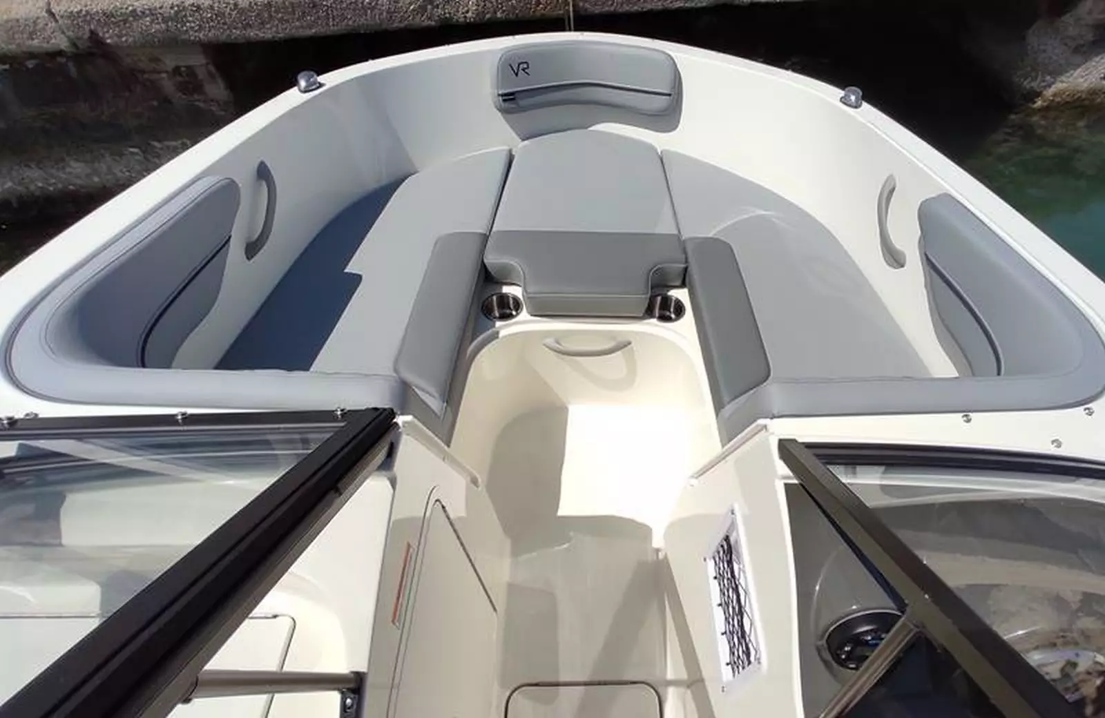 Speedboat with licence / Q600 Atlas (7p)