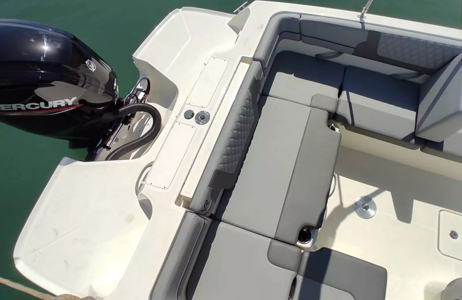 Speedboat with licence / Q600 Atlas (7p)