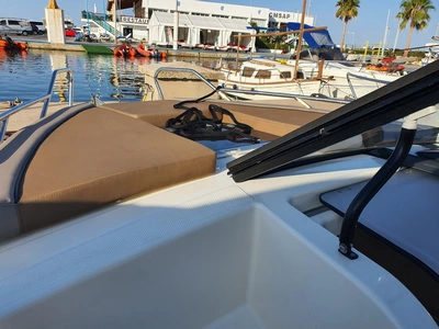 Speedboat with licence / F675 Cruiser (8p)