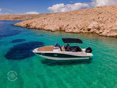 Speedboat with licence / F755 Sundeck (8p)