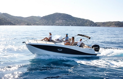 Speedboat with licence / F755 Sundeck (8p)
