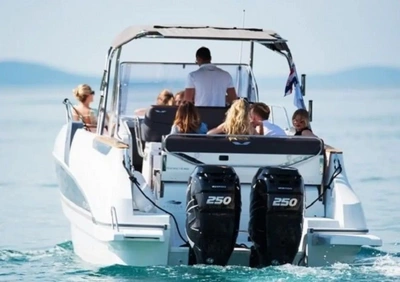 Boat with skipper / Maritim 880 (11p)