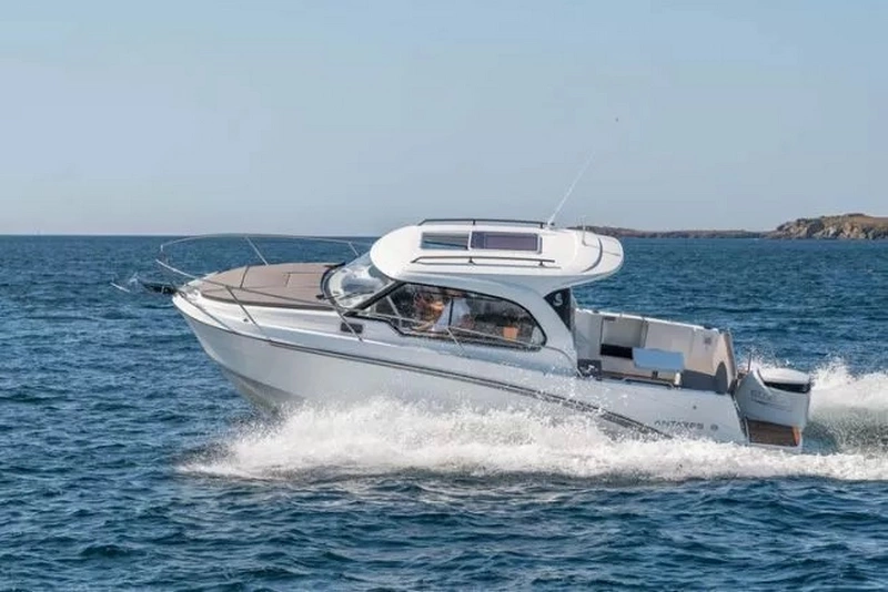 Speedboat with licence / JA780 Antares (7p)