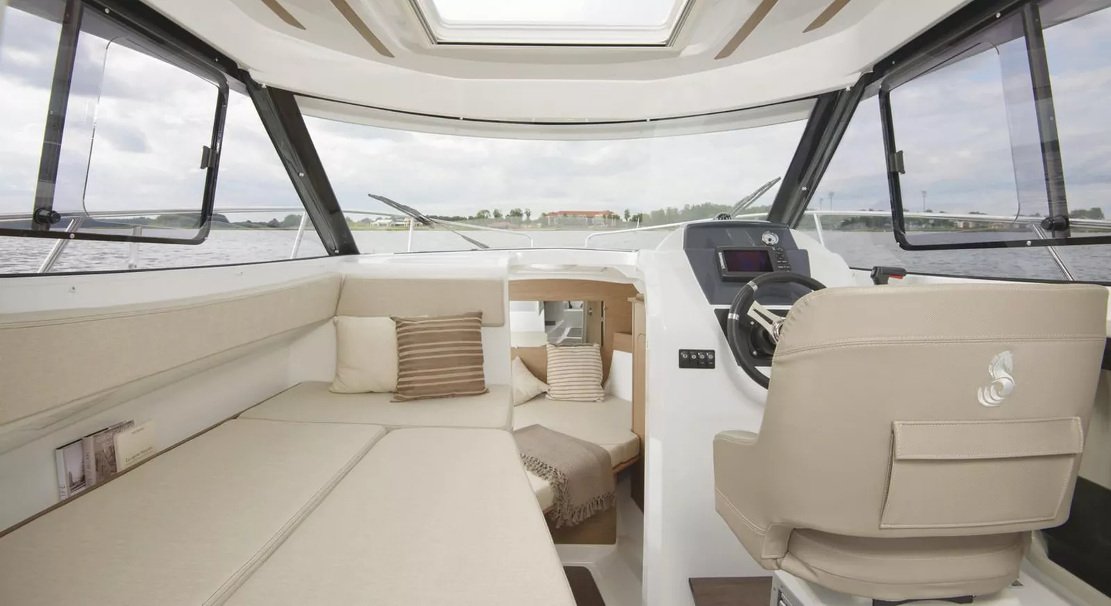Speedboat with licence / JA780 Antares (7p)