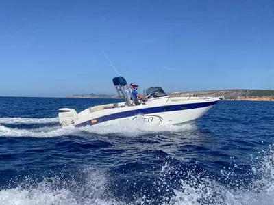Boat with skipper / JS780 Saver (9p)