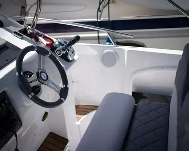 Boat with skipper / JS780 Saver (9p)