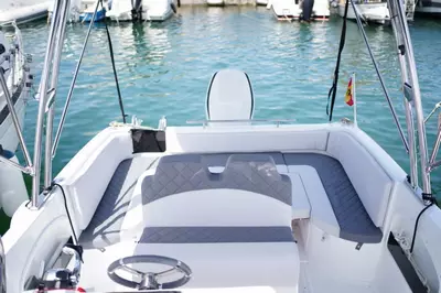Boat with skipper / JS780 Saver (9p)