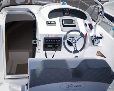 Boat with skipper / JS780 Saver (9p)