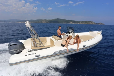 Boat with skipper / S775 Smile-6 (10p)
