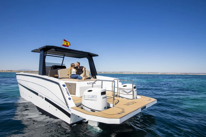Boat with skipper / SK30 Smile-K30 (12p)